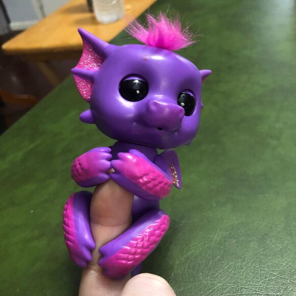 2017 Interactive Fingerling Baby Dragon, Purple w/Pink Glitter, eyes move & Coos - Picture 5 of 8